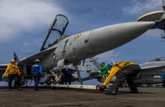 ترامب: حسم اتفاق إيران خلال 10 أيام مع تصاعد الحشد العسكري